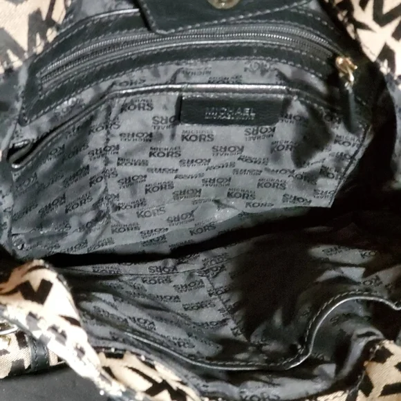 Large Michael Kors Gansevoort Bag - Picture 10 of 12